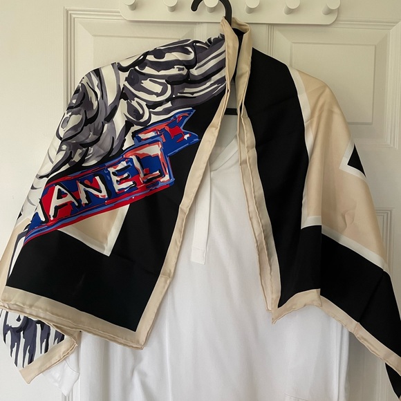 Square scarf - Picture 1 of 4